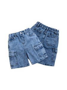 Nouveaux shorts en jean de coton pour enfants, vente en gros, shorts d'été amples et tendance pour garçons, style streetwear, taille mi-haute, avec poches latérales noires - Product Image 1