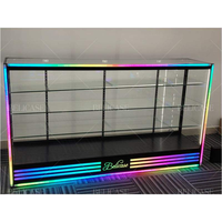 Tabakwarenladen-Ausstellungsmöbel Rauchershop-Vitrine mit Farbiger Beleuchtung Doppelte Schiebetüren Gehärtete Glasvitrine