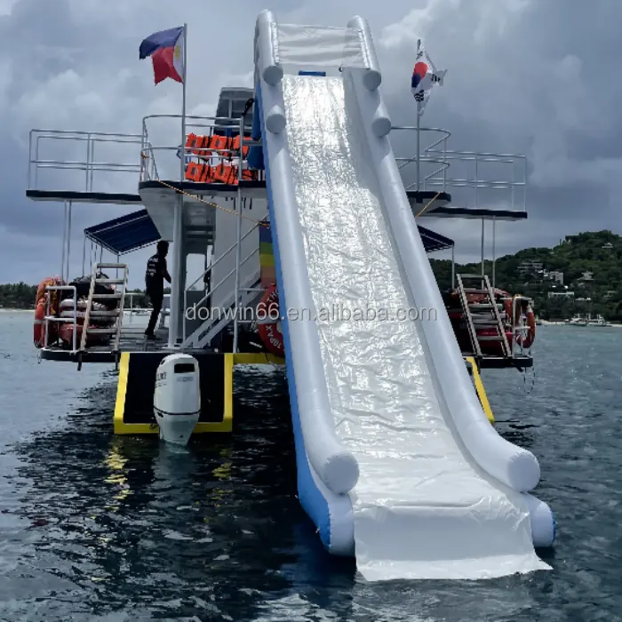 Corrediça de água inflável para iate de tamanho personalizado ao ar livre corrediça de água para doca de barco inflável divertida para esportes aquáticos
