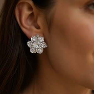 Orecchini a Perno E2901 in Oro Bianco con Fiore e Zirconi Rotondi, Gioielli Classici da Sposa per Donna - Product Image 2