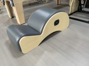 Corrector de Columna de Madera Personalizado con Acabado en Cuero para Pilates, Equipo de Entrenamiento de Yoga y Pilates, Suministro Directo de Fábrica - Product Image 5