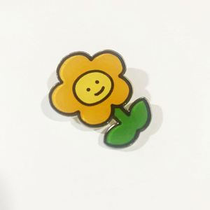 Pin de Solapa Personalizado Barato con Logotipo Impreso en Epoxi UV, Acrílico Transparente, Diseño Anime - Product Image 4