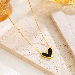 PFT Collar de Corazón Torcido Negro de Diseño de Lujo Ligero y Exclusivo, Chapado en Oro de 18K, de Acero Inoxidable, Conjunto de Joyería de Moda que Realza el Temperamento - Product Image 2
