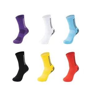 Chaussettes de football de bonne qualité pour hommes Chaussettes en coton résistant à l'usure Chaussettes de sport respirantes et à la mode en silicone