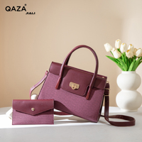 Qaza Sac à main bandoulière pour femme Design carré élégant avec fermeture à glissière Ladi Label Doublure en polyester Bon fabricant