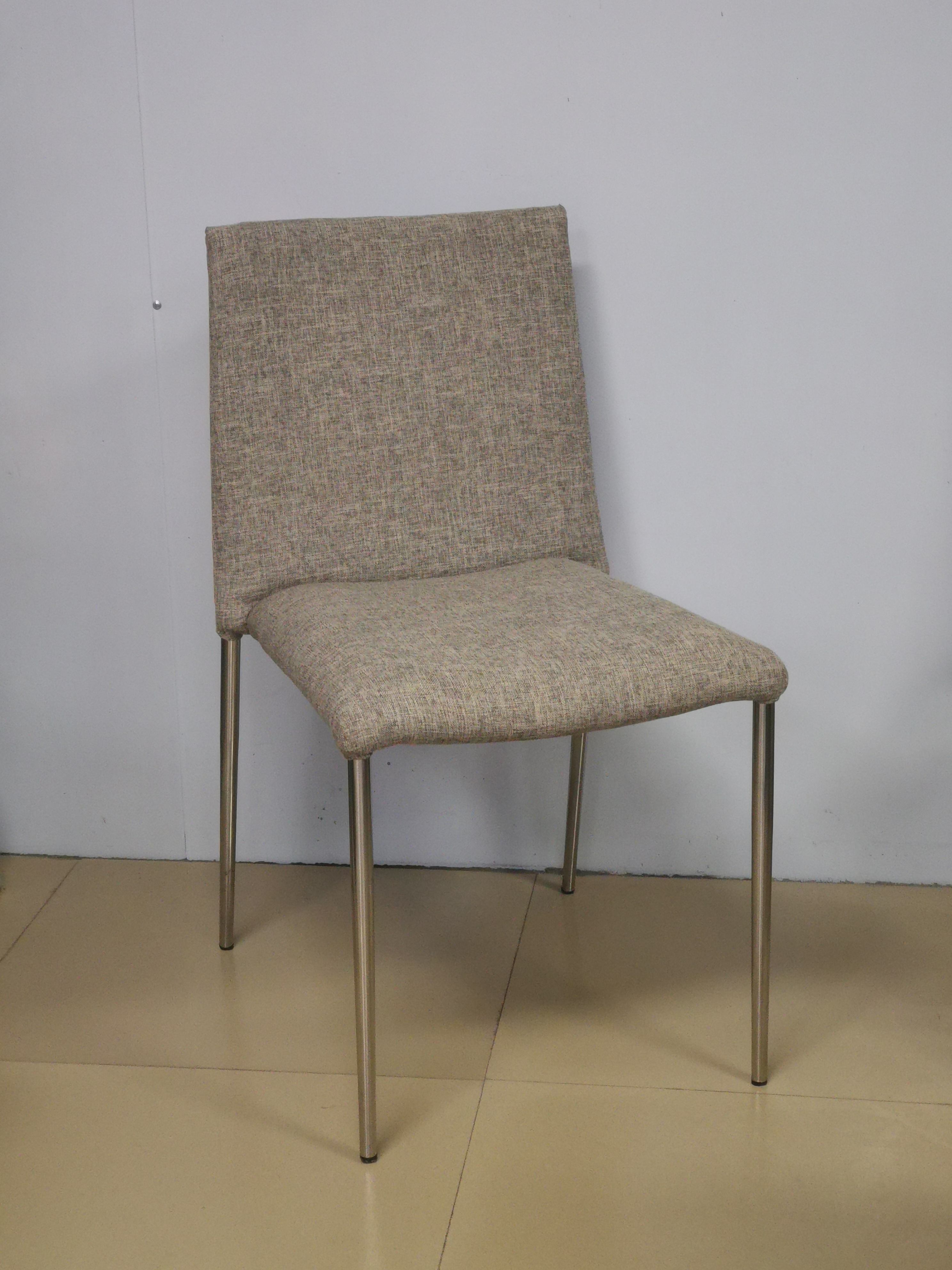 สีเทาเข้ม