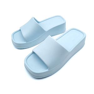 รองเท้าแตะส้นหนาสำหรับผู้หญิง, 2025เทรนด์แฟชั่นฤดูร้อนรองเท้าแตะลิ่มพื้นหนารองเท้าใส่อยู่บ้านหรือชายหาดลำลอง - Product Image 1