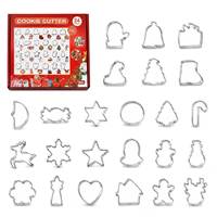 Ensemble de fourchettes et cuillères en acier inoxydable de Noël, cuillères à café et à dessert mignonnes de style dessin animé dans un coffret cadeau pour cadeaux d'affaires