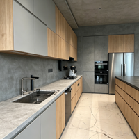 Cuisine Modulaire Moderne Personnalisée en Blanc Brillant, Matériaux Écologiques Ignifuges, Solution Complète pour Villa