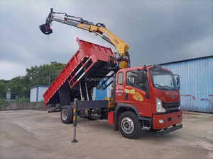 Grue télescopique montée sur camion 8x4 de 5 tonnes avec pince pour le transport d'équipements lourds et la construction routière - Product Image 4
