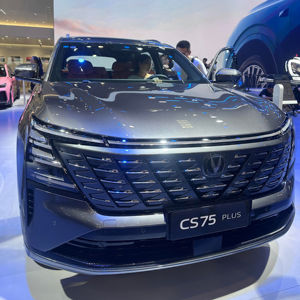 Changan CS75 <span class=keywords><strong>Plus</strong></span> 2025 Ultra 2,0 T Gasolina <span class=keywords><strong>Coche</strong></span> Compacto SUV <span class=keywords><strong>Coche</strong></span> Nuevo Precio al por mayor Changan Cs75 Luxury Suv - Product Image 1