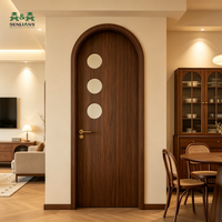 Porte de chambre moderne rétro personnalisée en noyer, porte battante acoustique en bois massif avec vitrage cintrée pour projet de villa
