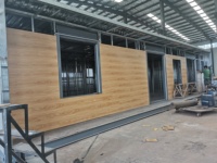 Maison de conteneur maritime moderne modifiée de 20 pieds/40 pieds, 2 chambres, mobilier préfabriqué, construction en panneaux sandwich en acier, hôtel