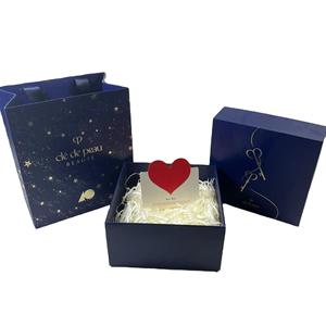 Caja de Regalo con Patrón Rojo y Dorado, Caja de Regalo de la Misma Marca y Estilo, Edición Limitada para Festividades, Caja de Regalo Exquisita - Product Image 4