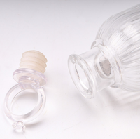 Bouteille en verre transparente simple de 90 ml à surface rayée pour diffuseur de parfum à bâtonnets, idéale pour la maison et l'hôtel