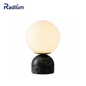 Lampe de table en marbre Décor de chambre d'hôtel nordique de luxe Base en pierre naturelle Globe en verre opale CE Lampe Sylas répertoriée UL - Product Image 1