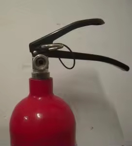 Machine de serrage de valve d'extincteur semi-automatique en acier inoxydable de haute qualité pour accessoire d'équipement de lutte contre l'incendie - Product Image 3