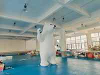 Dôme gonflable géant personnalisable en forme d'ours polaire mignon