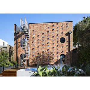 Villa moderne à structure en briques avec escalier en colimaçon et piscine, design extérieur - Product Image 1