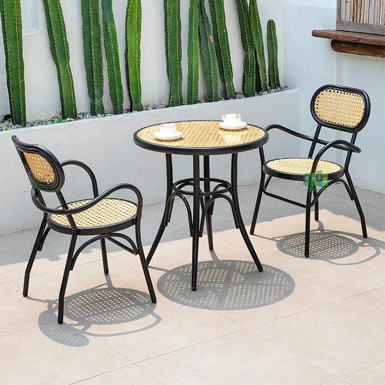 (E2016) Chaises modernes nordiques empilables en rotin pour table de salle à manger en plein air