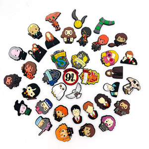 Dijes de Zapatos de Dibujos Animados en Oferta, Decoraciones de Zapatos de <span class=keywords><strong>Harry</strong></span> <span class=keywords><strong>Potter</strong></span> al por Mayor, Accesorios de PVC Suave, Dijes de Anime para Zapatillas - Product Image 1