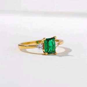Delicado anillo de circonita cúbica chapado en oro de 18 quilates, anillo de compromiso de acero inoxidable para mujer, piedra preciosa cuadrada, piedra Esmeralda CZ, anillo de diamante - Product Image 1