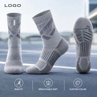 Chaussettes de sport respirantes pour la course à pied, avec ventilation en maille, gestion de l'humidité, maintien du talon, bout plat et amorti ciblé, gris et blanc