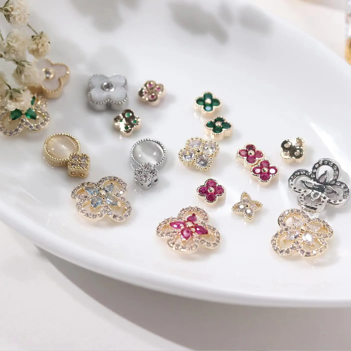 Großhandel neues Design Schöne Blume Nagel Dekoration liefert Bulk Neueste Technologie Nagel Charms für Mädchen