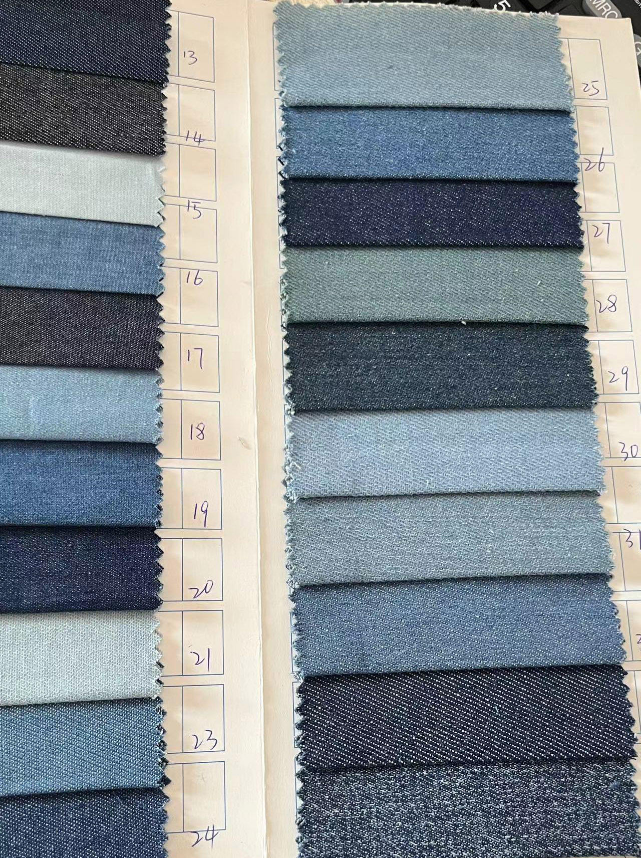 สีที่กำหนดเอง