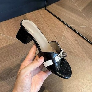 Sandales à talon carré ouvertes pour femme, motif croco, boucle métallique, pour l'été et le quotidien - Product Image 3