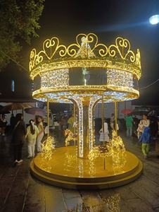 Esculturas de Luz Personalizáveis com Motivo de Carrossel Feliz, Iluminação de Natal ao Ar Livre, Luz de Carrossel LED 3D à Prova d'Água - Product Image 6