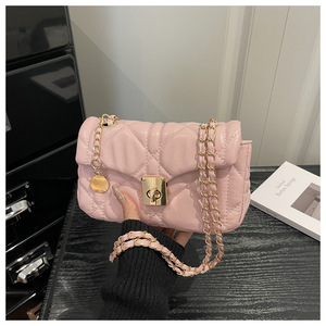 Nuova Borsa a Tracolla Piccola Quadrata da Donna 2026, alla Moda e Versatile, con Tracolla a Catena Trapuntata a Rombi e Patta - Product Image 5