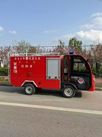 Camion de pompiers électrique à quatre roues personnalisé avec nouvelle pompe à eau, réservoir de mousse et réservoir de lutte contre l'incendie