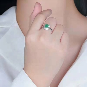 Classique européen <span class=keywords><strong>diamant</strong></span> bijoux en pierres précieuses avec <span class=keywords><strong>prix</strong></span> 18k or 0.85ct naturel vert vif émeraude <span class=keywords><strong>bague</strong></span> pour les femmes - Product Image 5