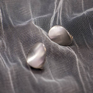 Boucles d'oreilles créoles classiques en argent 925 inaltérable haut de gamme pour femmes et enfants, style bohème, design brossé tendance pour les fêtes, bon prix - Product Image 6