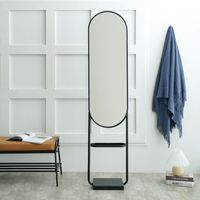 Miroir sur pied moderne de luxe argenté au design tendance inspiré de la décoration murale pour chambre de fille, salon, hôtels