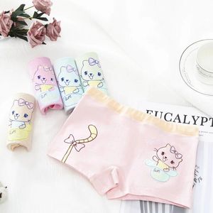 Ropa interior encantadora de algodón puro con hermoso diseño para niñas - Product Image 3