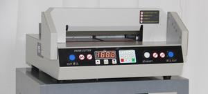 Machine de découpe de papier hautement intelligente WD-320VS+ avec une taille de coupe de 320 mm - Product Image 3