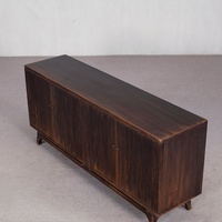 Buffet rustique en bois massif Tuscan Naturalist, vertical, à quatre portes cannelées, pour salle à manger