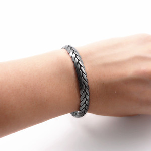 Brazalete Abierto de Acero de Titanio Yunnique, Diseño Trenzado Negro Retro, Otoño 2023, para Hombre y Mujer - Product Image 4