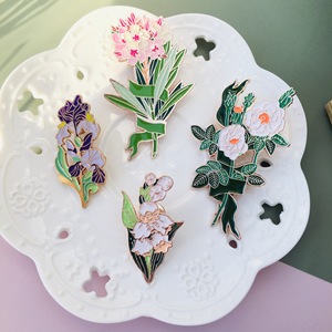 Émail personnalisé <span class=keywords><strong>Iris</strong></span> broche plante fleur femmes exquis Premium lumière luxe costume badge broche pour cadeau - Product Image 3