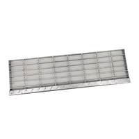 Grille en acier de style industriel, surface dentelée, traction accrue, robuste, adaptée aux besoins individuels complexes