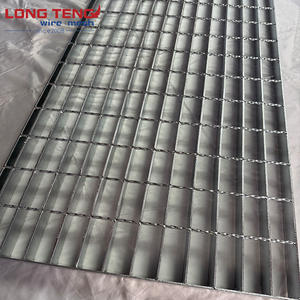 Grille de sol industrielle moderne personnalisée en acier inoxydable SS304/316 pour passerelle extérieure de <span class=keywords><strong>piscine</strong></span> et matériaux de construction métalliques - Product Image 2