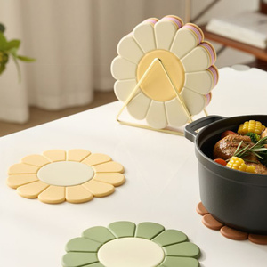 Hot Sale Creative Sunflower Silicone Dining Table Anti-Scalding Pot Holders High Temperature Resistant Trivet <b>Mat</b> for Kitchen - Product Image 6
