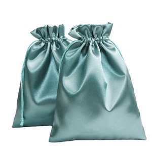 Bolsas de Embalaje para Pelucas al por Mayor, Bolsa de Satén de Lujo con Cordón y Logotipo Metálico Dorado para Ropa - Product Image 1