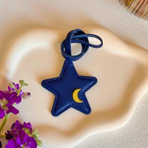 YY Colgante de Piel Sintética con Estrella y Luna, Amuleto Celestial para Bolso, Accesorio Azul para Cartera - Product Image 2