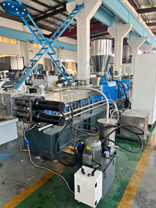 Extrudeuse à double vis en plastique 500-1000 kg/h PP+<span class=keywords><strong>SBS</strong></span> remplie de CaCO3 Machine de granulation de masterbatch Machine de fabrication de granulés Ligne de production - Product Image 2