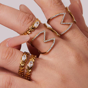 Pulsera Floral Hueca de Lujo Ligero para Mujer, Chapada en Oro Real, Resistente a la Decoloración y Antialérgica, Joyería Exquisita - Product Image 6