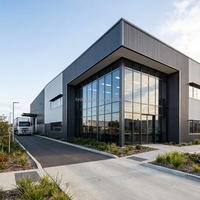 Atelier moderne et durable en structure acier avec système de toiture solaire
