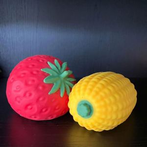 Prix d'usine Sac de décompression souple à pétrir, modèles Ananas, Fraise, Maïs, Carotte, avec fonction musicale, en forme de fruits, vente en gros - Product Image 3